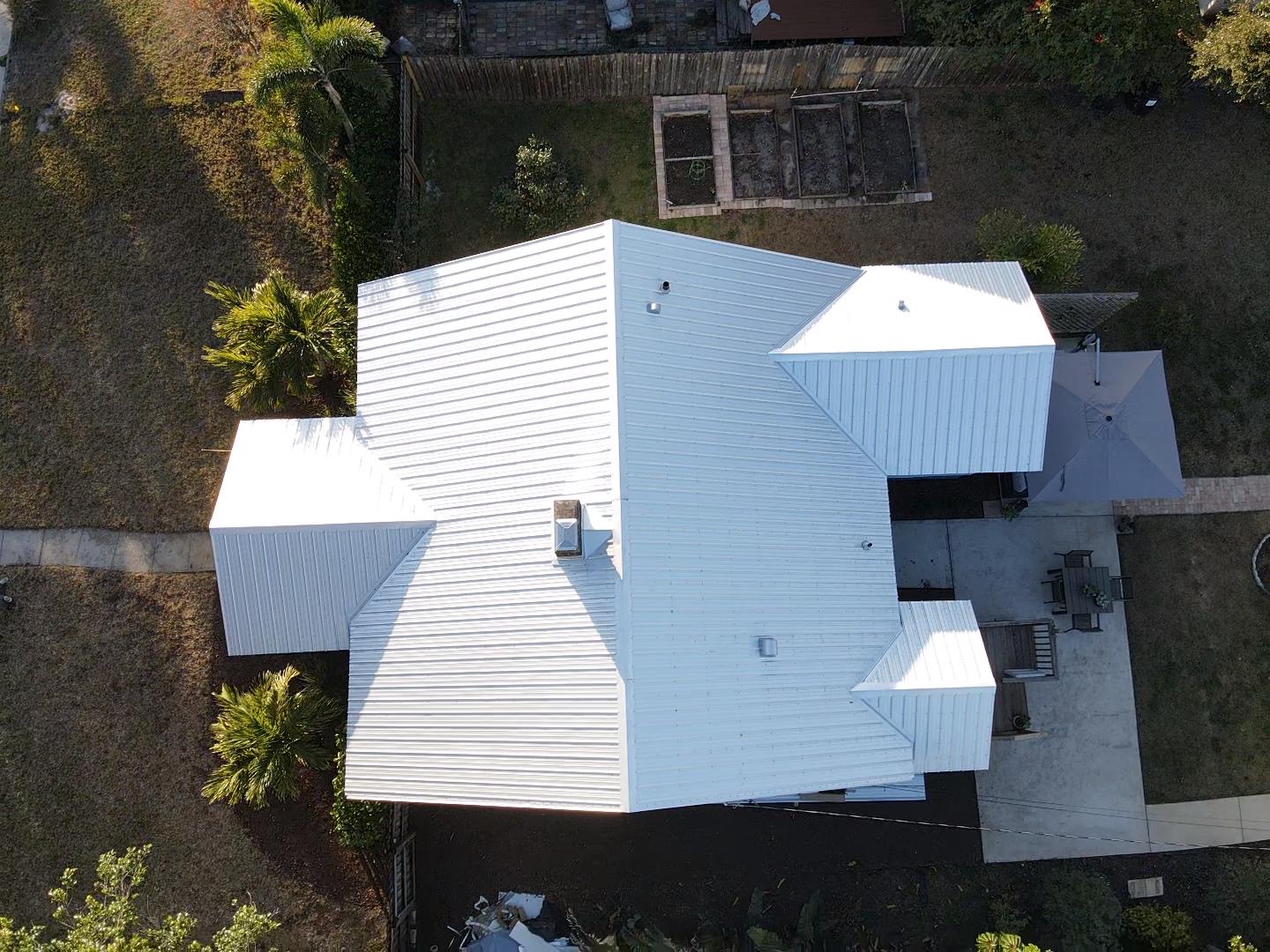 High-wind resistant metal roofing structural detail